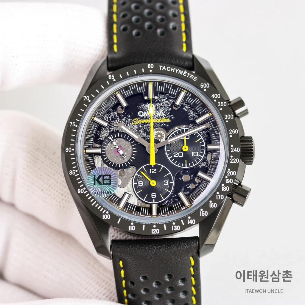 오메가 스피드마스터 크로노그래프 오토매틱 44mm 스켈레톤 다이얼 블랙 가죽 스트랩
