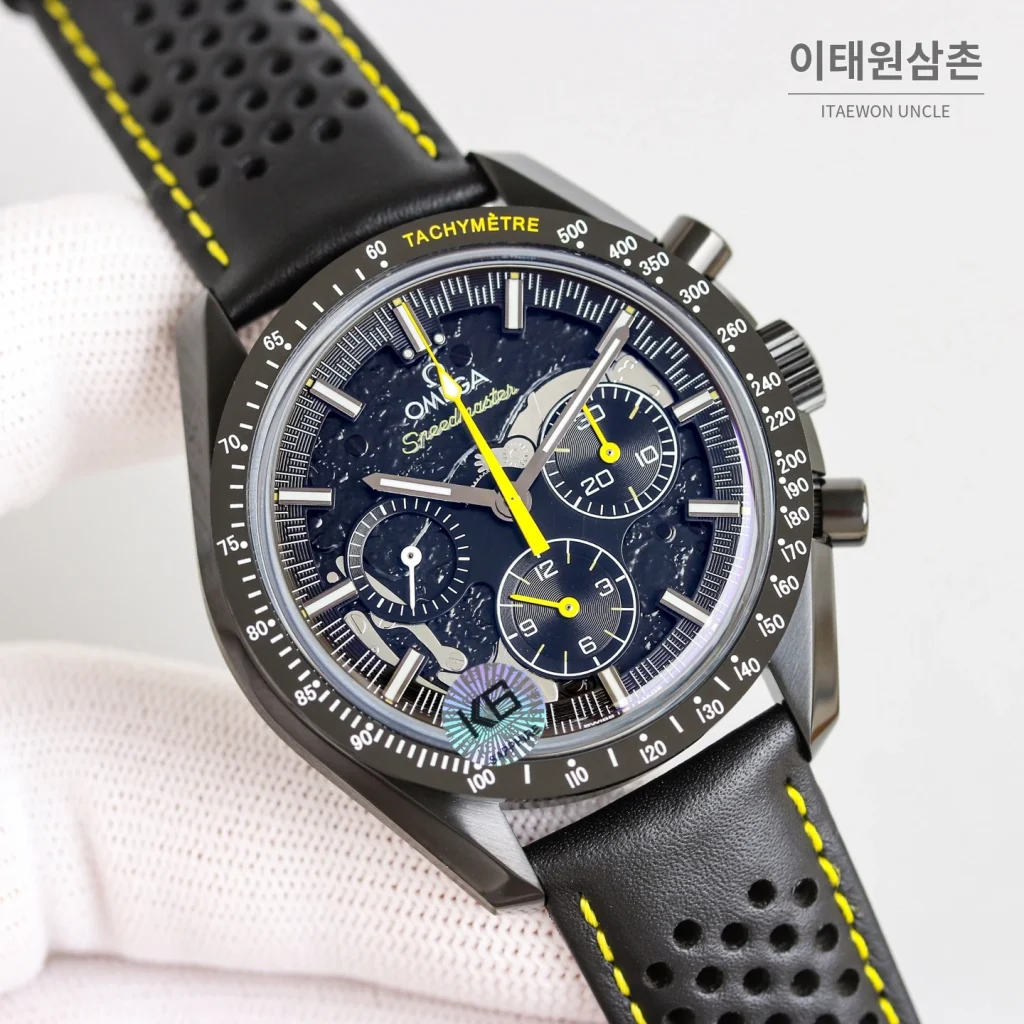 오메가 스피드마스터 크로노그래프 오토매틱 44mm 스켈레톤 다이얼 블랙 러버 스트랩