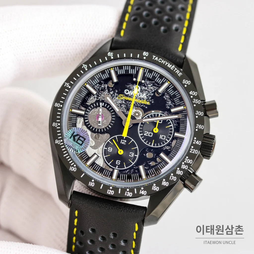 오메가 스피드마스터 크로노그래프 오토매틱 44mm 스켈레톤 다이얼 블랙 가죽 스트랩