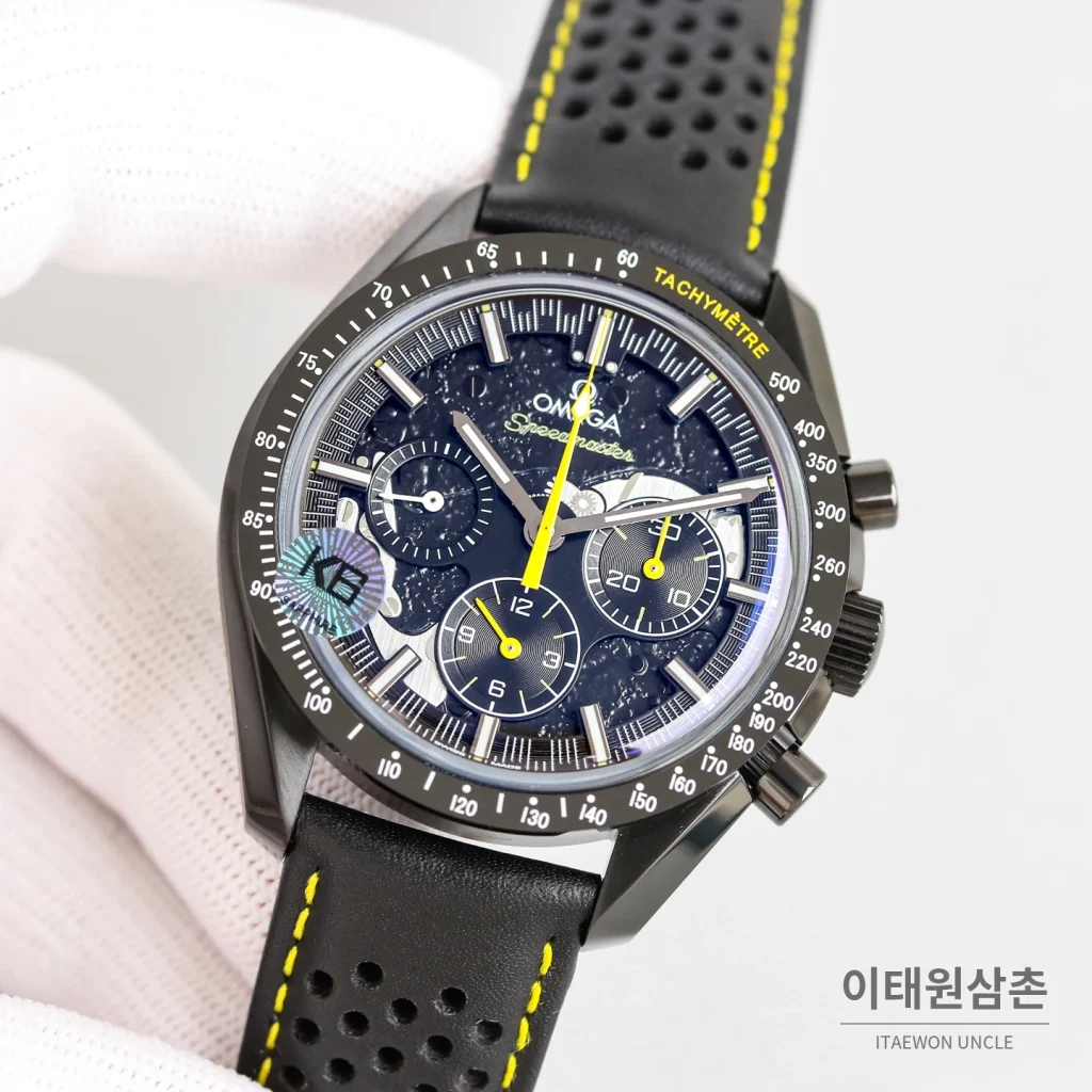 오메가 스피드마스터 크로노그래프 오토매틱 44mm 스켈레톤 다이얼 블랙 러버 스트랩