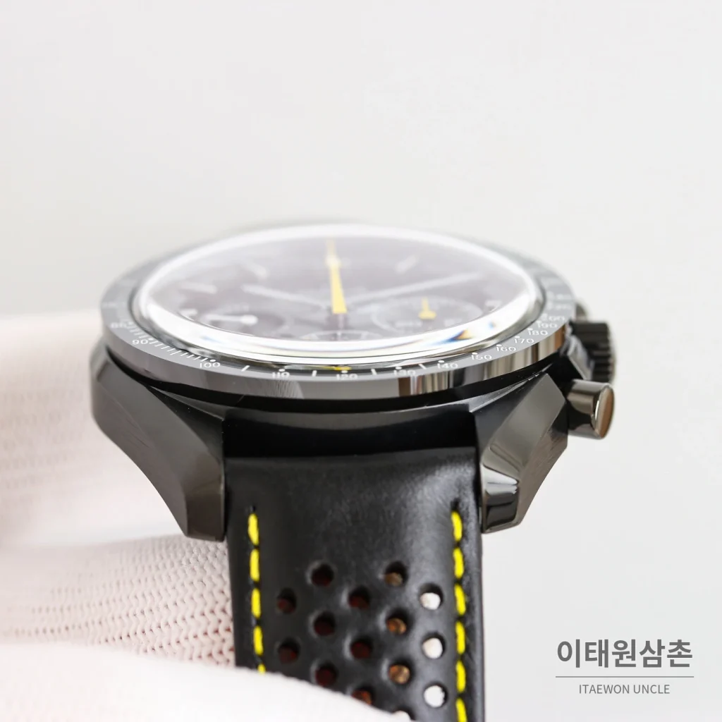 오메가 스피드마스터 크로노그래프 오토매틱 44mm 스켈레톤 다이얼 블랙 러버 스트랩