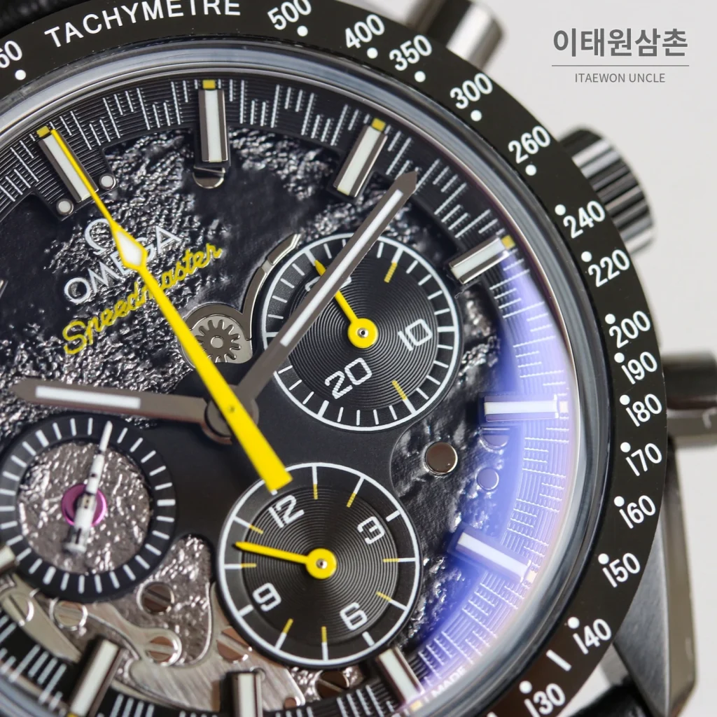 오메가 스피드마스터 크로노그래프 오토매틱 44mm 스켈레톤 다이얼 블랙 가죽 스트랩