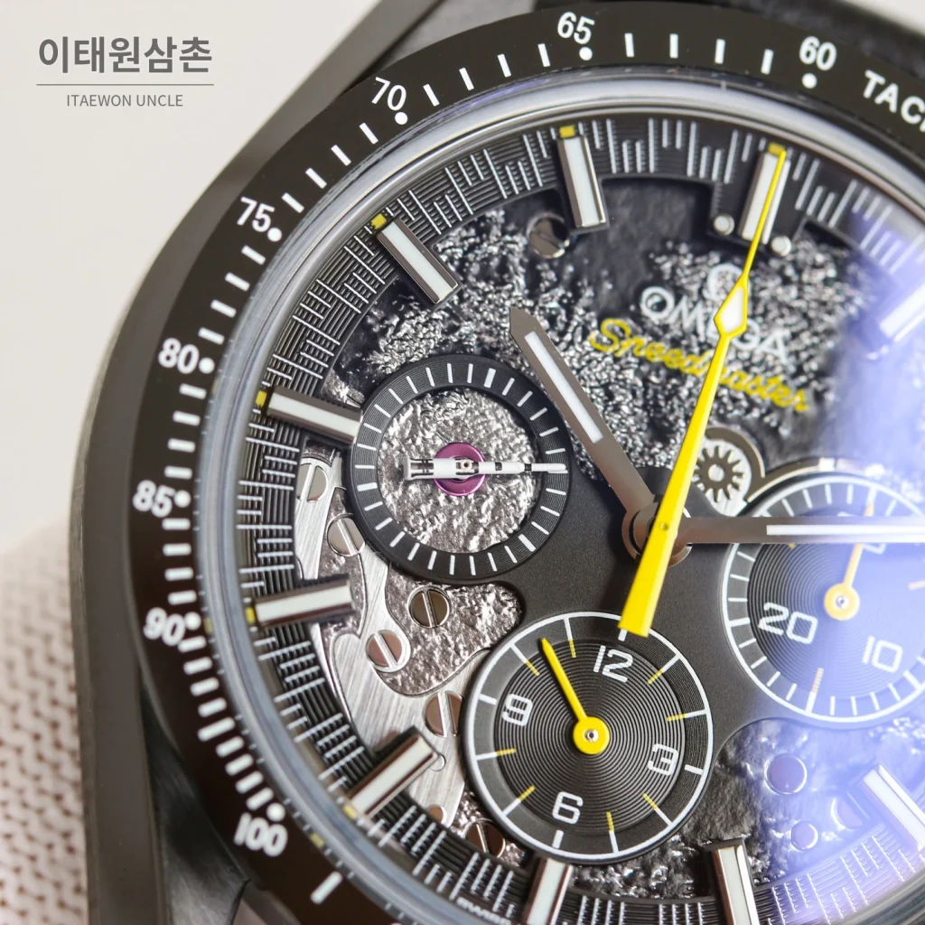 오메가 스피드마스터 크로노그래프 오토매틱 44mm 스켈레톤 다이얼 블랙 가죽 스트랩
