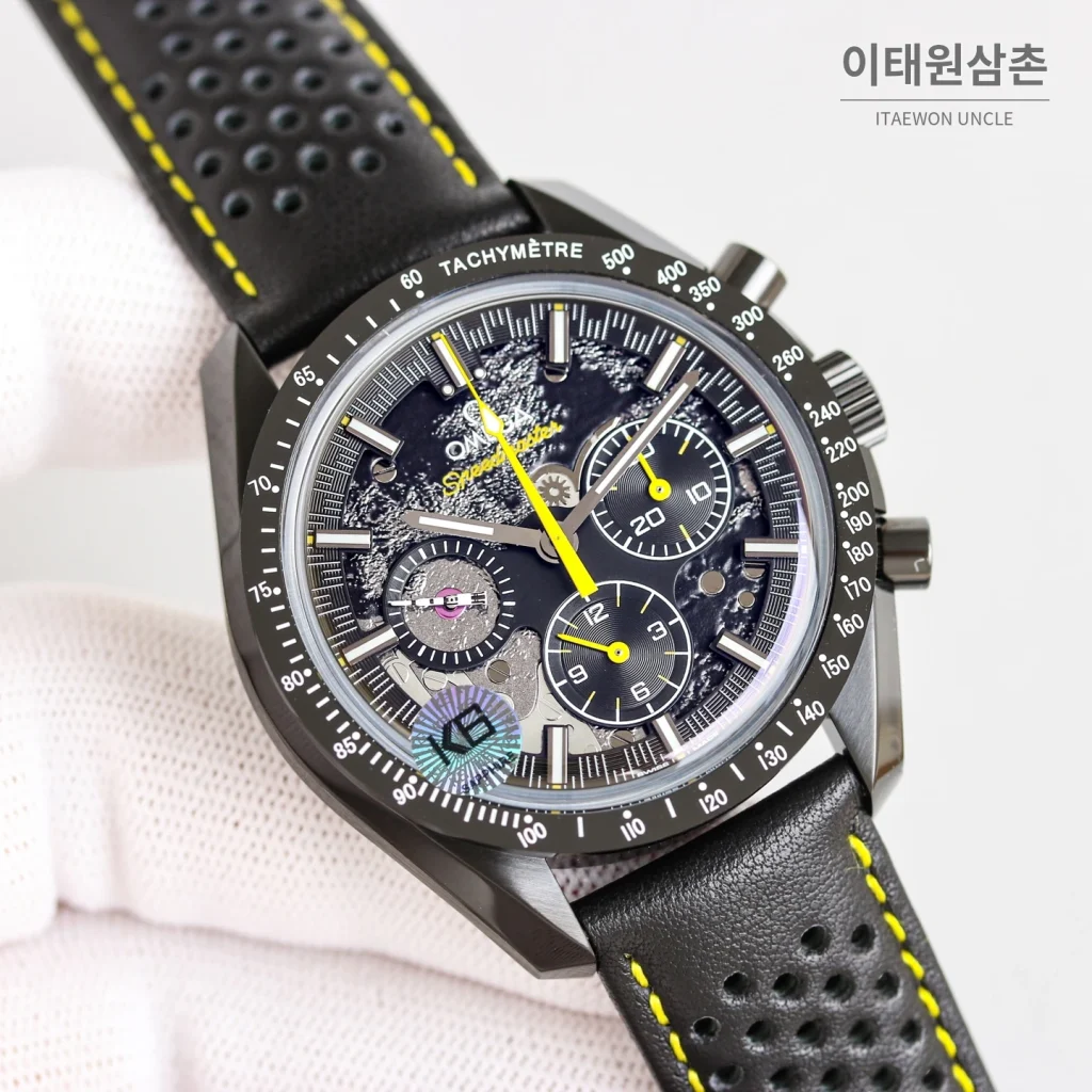 오메가 스피드마스터 크로노그래프 오토매틱 44mm 스켈레톤 다이얼 블랙 가죽 스트랩