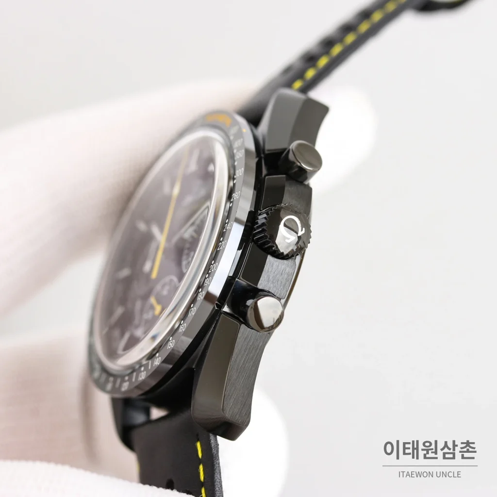 오메가 스피드마스터 크로노그래프 오토매틱 44mm 스켈레톤 다이얼 블랙 러버 스트랩