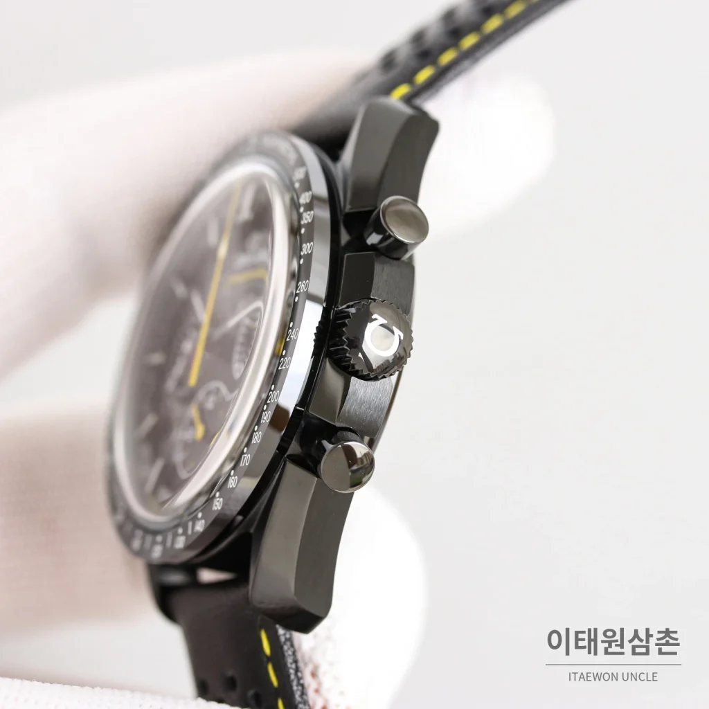 오메가 스피드마스터 크로노그래프 오토매틱 44mm 스켈레톤 다이얼 블랙 가죽 스트랩