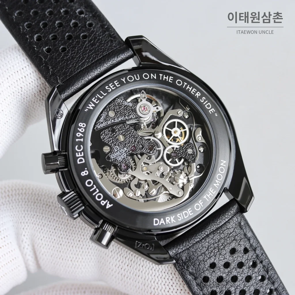 오메가 스피드마스터 크로노그래프 오토매틱 44mm 스켈레톤 다이얼 블랙 가죽 스트랩