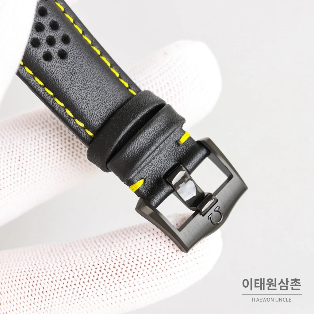 오메가 스피드마스터 크로노그래프 오토매틱 44mm 스켈레톤 다이얼 블랙 러버 스트랩