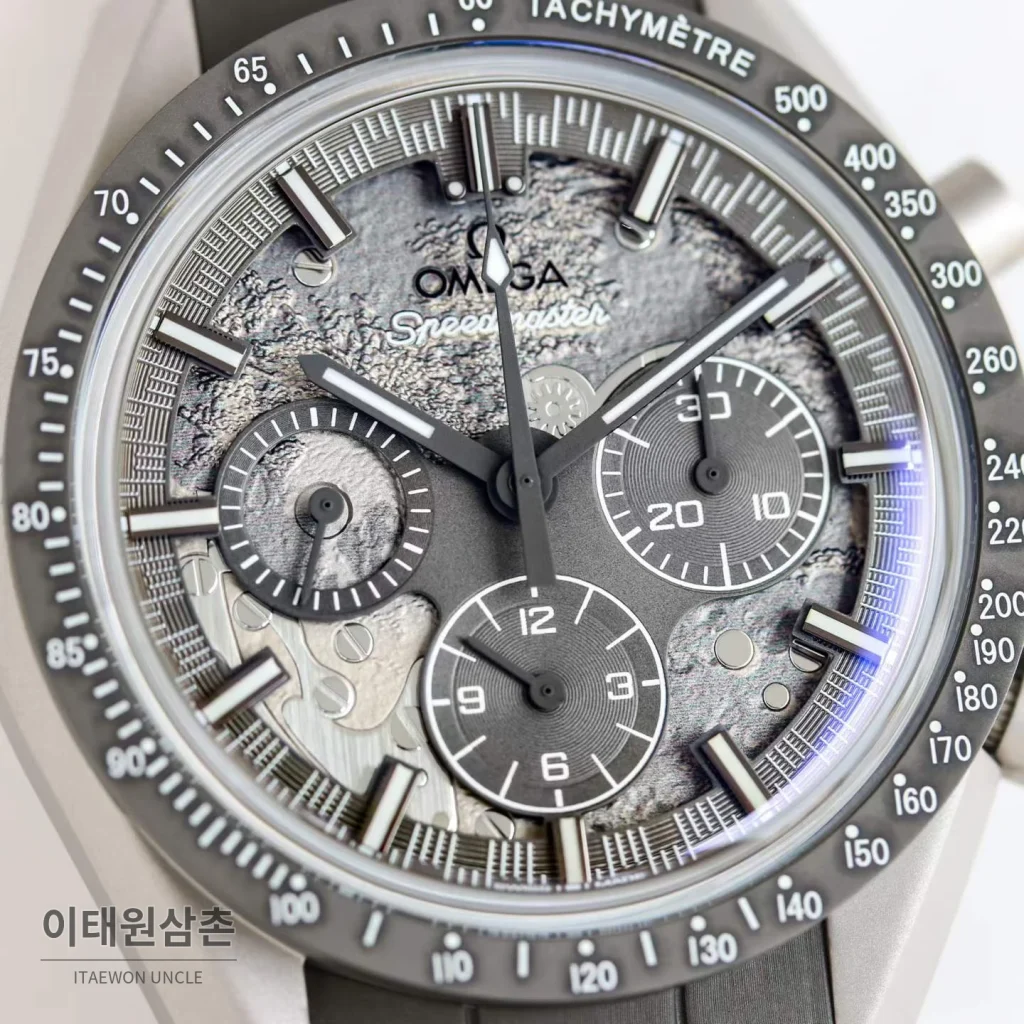 오메가 스피드마스터 다크사이드 문페이즈 세라믹 스켈레톤 오토매틱 44.25mm 그레이 (2)