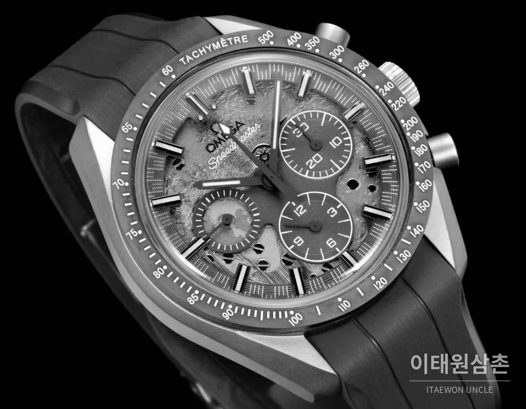 오메가 스피드마스터 다크사이드 문페이즈 세라믹 스켈레톤 오토매틱 44.25mm 그레이