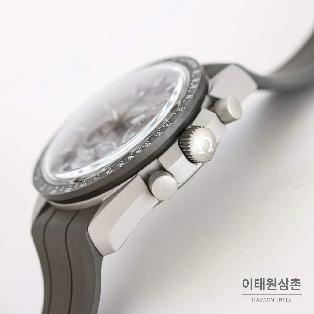 오메가 스피드마스터 다크사이드 문페이즈 세라믹 스켈레톤 오토매틱 44.25mm 그레이 (2)