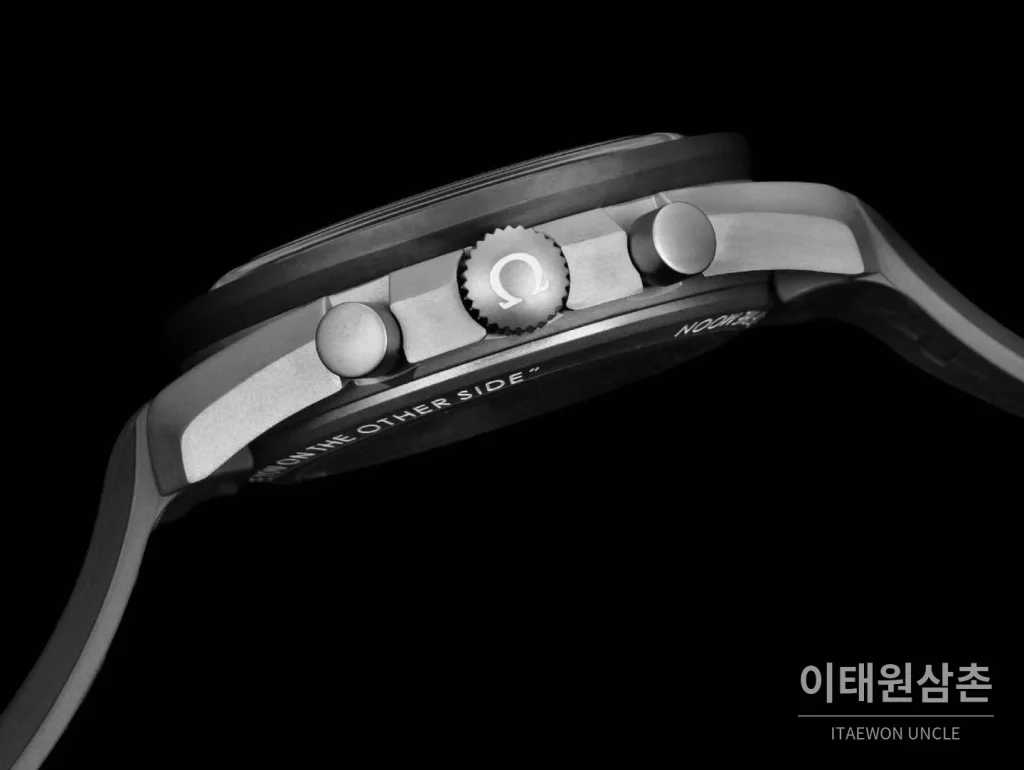 오메가 스피드마스터 다크사이드 문페이즈 세라믹 스켈레톤 오토매틱 44.25mm 그레이
