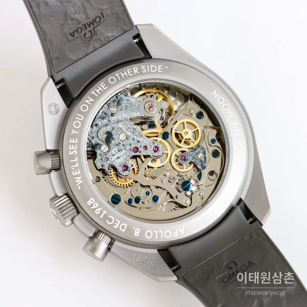 오메가 스피드마스터 다크사이드 문페이즈 세라믹 스켈레톤 오토매틱 44.25mm 그레이 (2)