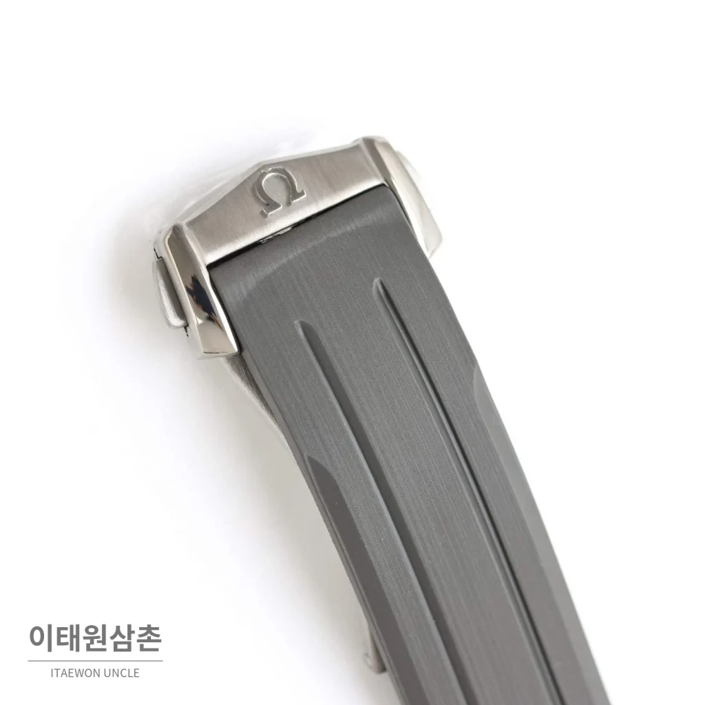 오메가 스피드마스터 다크사이드 문페이즈 세라믹 스켈레톤 오토매틱 44.25mm 그레이 (2)