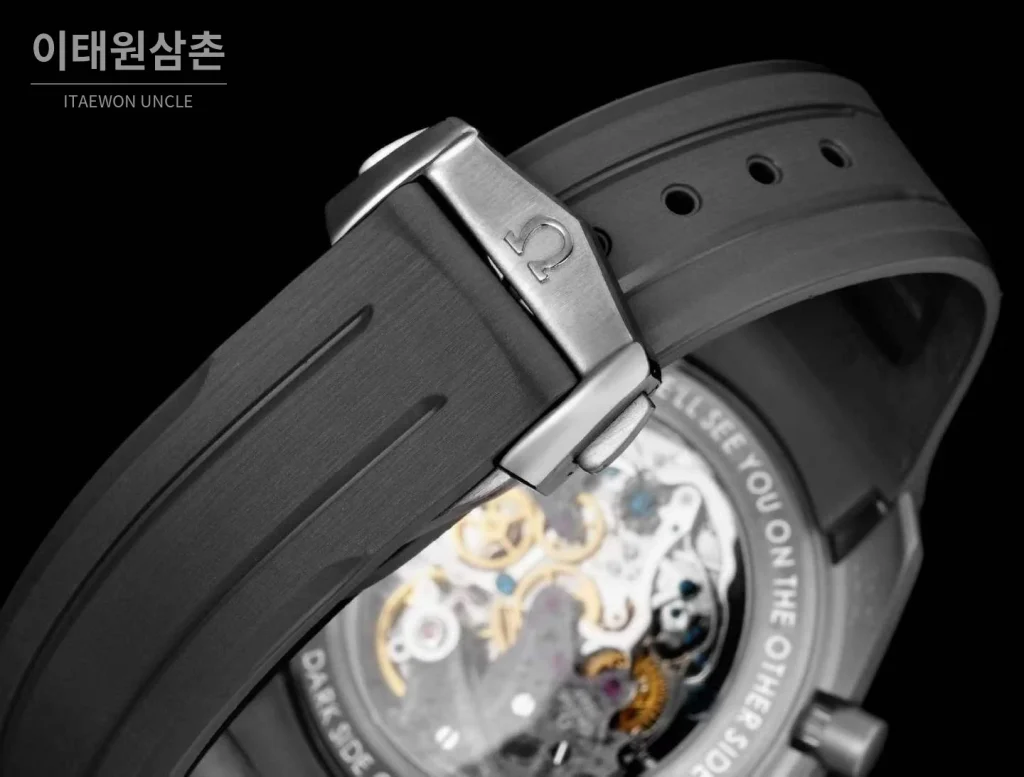 오메가 스피드마스터 다크사이드 문페이즈 세라믹 스켈레톤 오토매틱 44.25mm 그레이