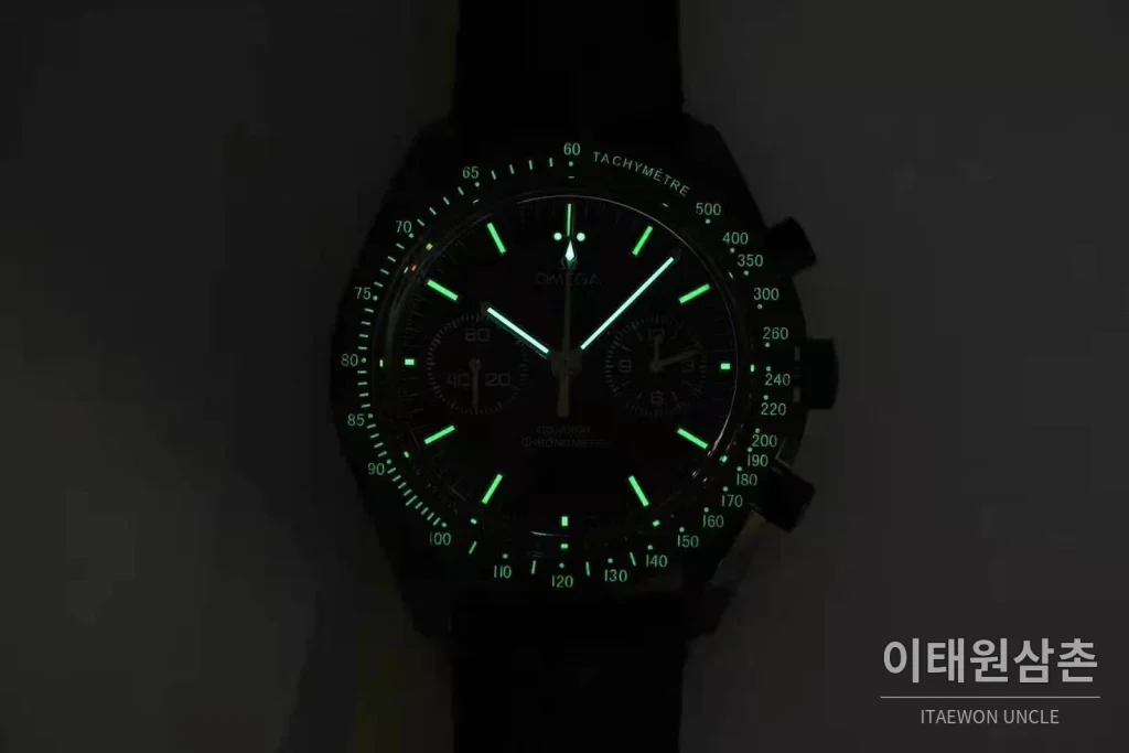 오메가 스피드마스터 다크 사이드 오브 더 문 크로노그래프 블랙 세라믹 오토매틱 44.25mm 블랙 다이얼 블랙 나일론 스트랩