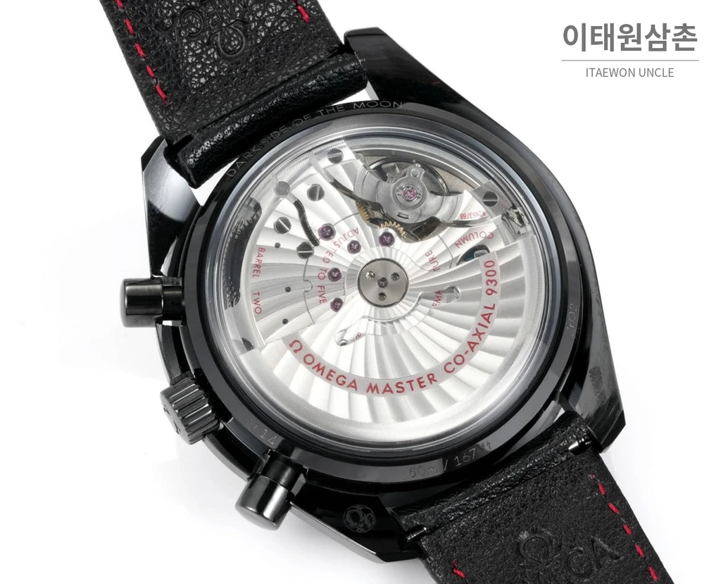 오메가 스피드마스터 문워치 세라믹 크로노그래프 블랙 베젤 화이트 인덱스 오토매틱 44.25mm 블랙 다이얼 블랙 가죽 스트랩