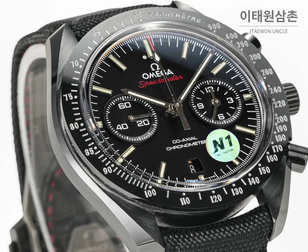 오메가 스피드마스터 문워치 세라믹 크로노그래프 블랙 베젤 화이트 인덱스 오토매틱 44.25mm 블랙 다이얼 블랙 나일론 스트랩