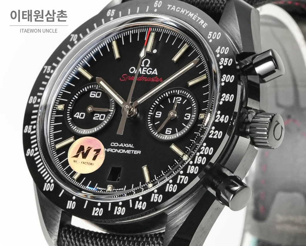 오메가 스피드마스터 문워치 세라믹 크로노그래프 블랙 베젤 화이트 인덱스 오토매틱 44.25mm 블랙 다이얼 블랙 나일론 스트랩