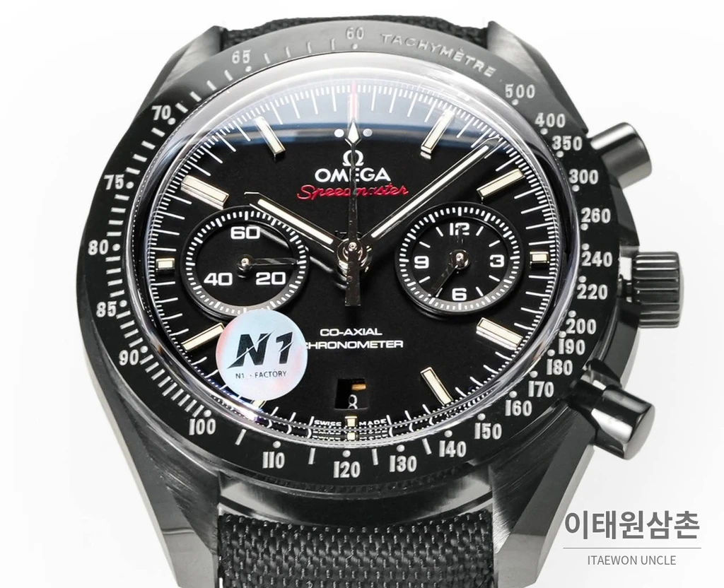 오메가 스피드마스터 문워치 세라믹 크로노그래프 블랙 베젤 화이트 인덱스 오토매틱 44.25mm 블랙 다이얼 블랙 나일론 스트랩