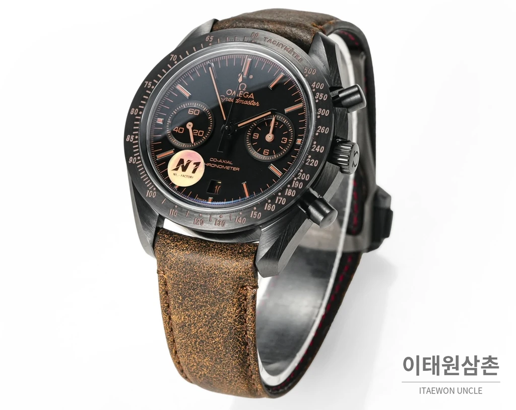 오메가 스피드마스터 문워치 세라믹 크로노그래프 브라운 오토매틱 44.25mm