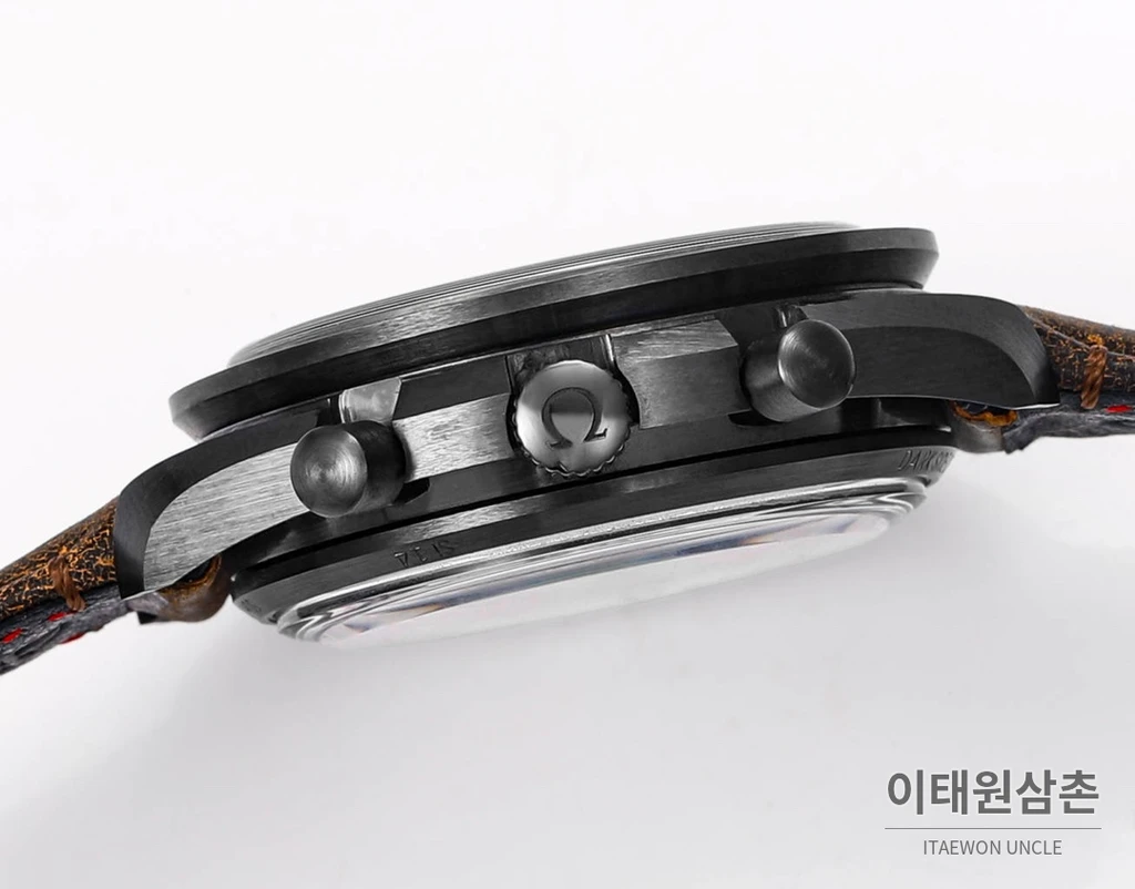 오메가 스피드마스터 문워치 세라믹 크로노그래프 브라운 오토매틱 44.25mm
