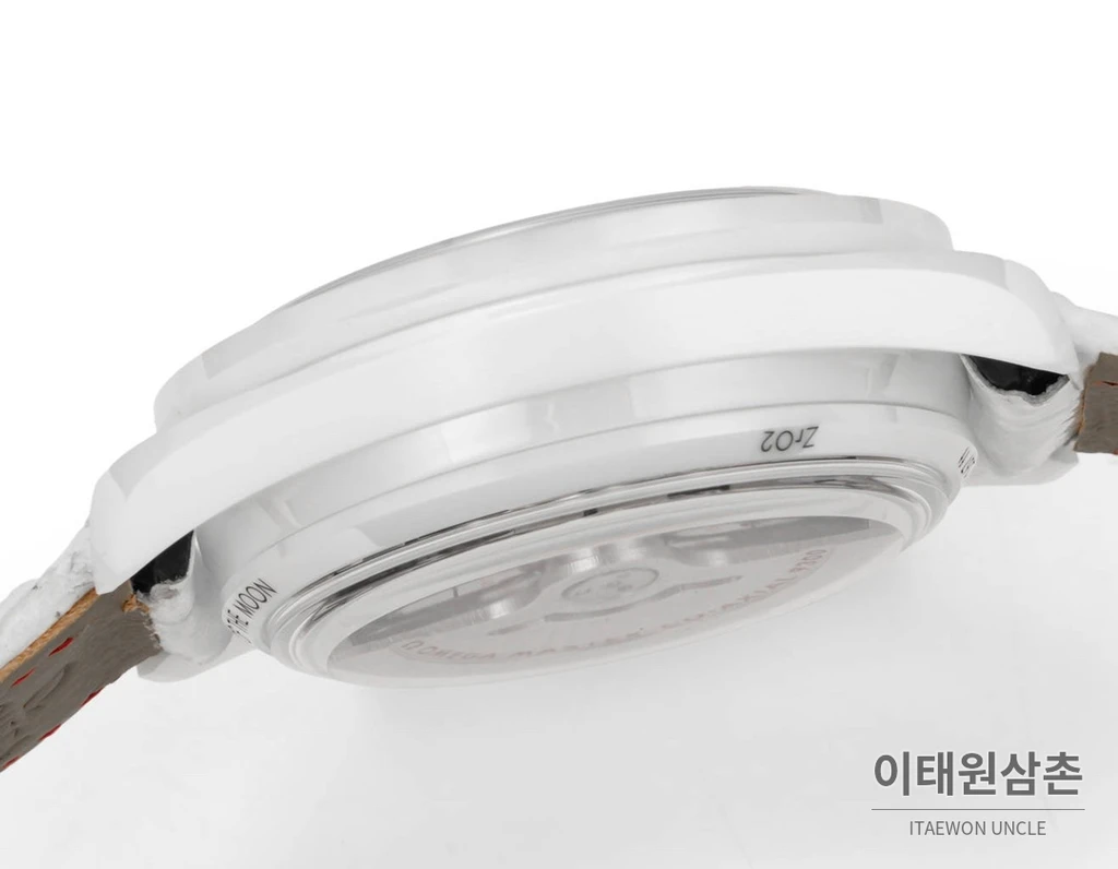 오메가 스피드마스터 문워치 세라믹 크로노그래프 화이트 오토매틱 44.25mm