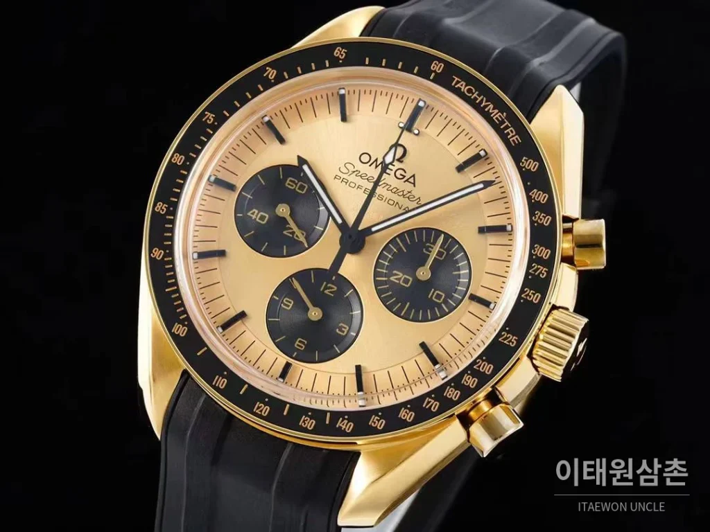 오메가 스피드마스터 문워치 그린 골드 크로노그래프 오토매틱 42mm 그린 / 블랙 골드 블랙 러버 스트랩