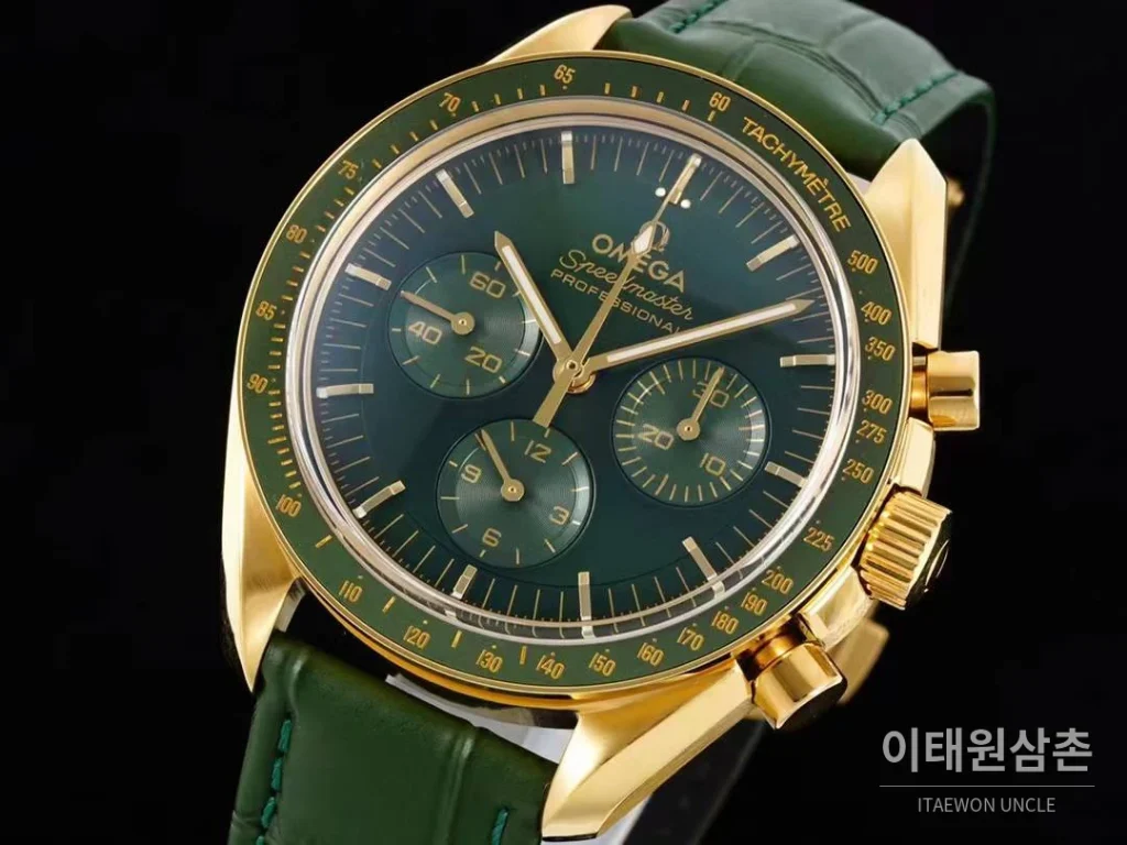 오메가 스피드마스터 문워치 그린 골드 크로노그래프 오토매틱 42mm 그린 / 블랙 골드 그린 가죽 스트랩