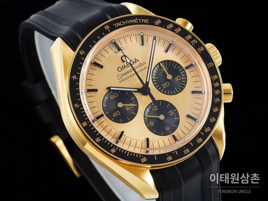 오메가 스피드마스터 문워치 그린 골드 크로노그래프 오토매틱 42mm 그린 / 블랙 골드 블랙 러버 스트랩