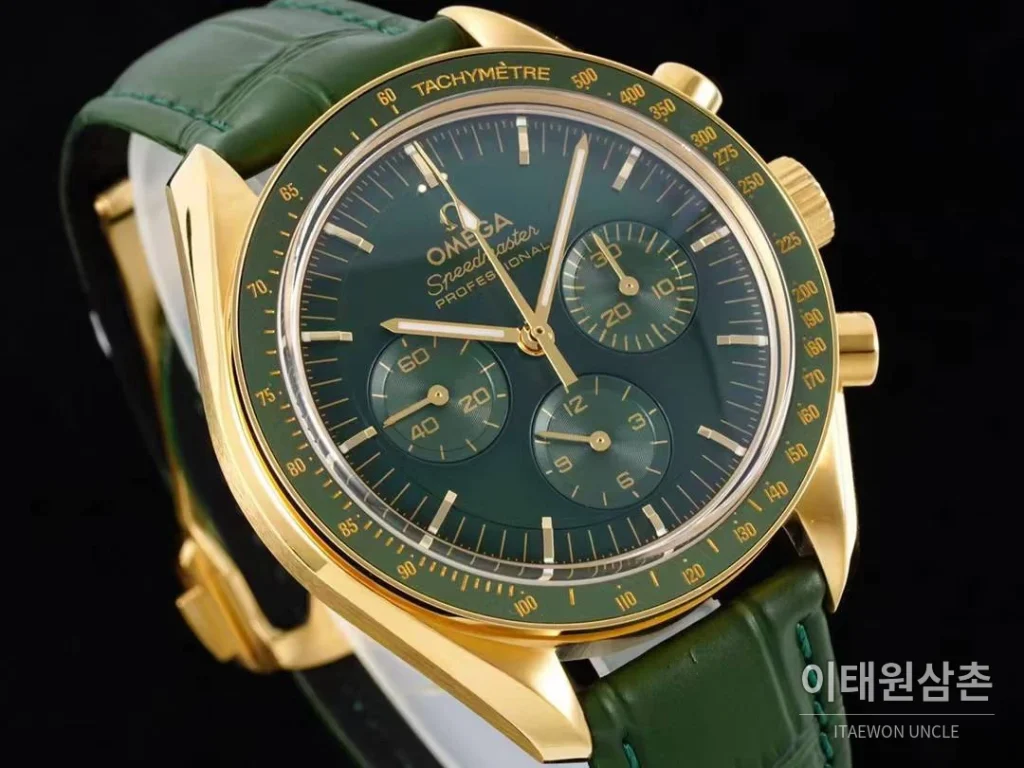 오메가 스피드마스터 문워치 그린 골드 크로노그래프 오토매틱 42mm 그린 / 블랙 골드 그린 가죽 스트랩