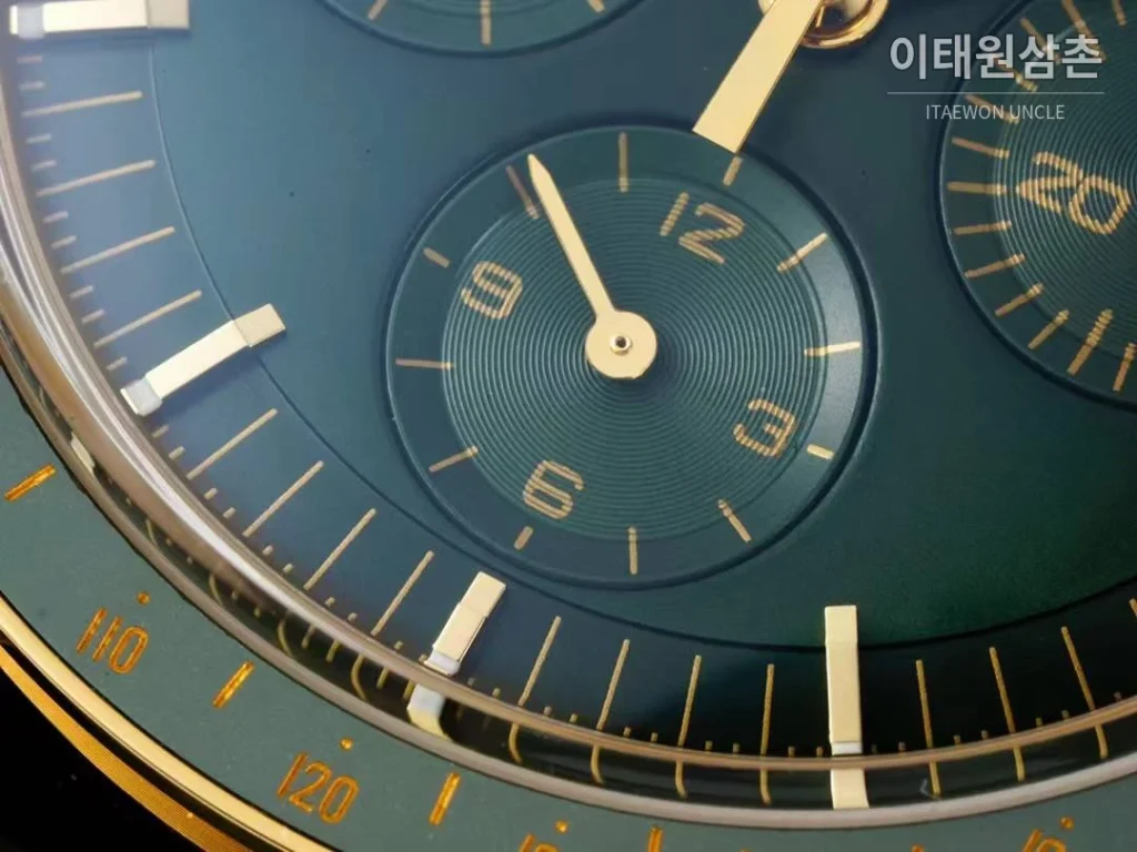 오메가 스피드마스터 문워치 그린 골드 크로노그래프 오토매틱 42mm 그린 / 블랙 골드 그린 가죽 스트랩