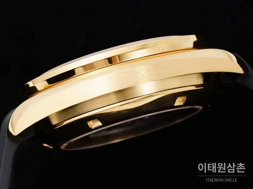 오메가 스피드마스터 문워치 그린 골드 크로노그래프 오토매틱 42mm 그린 / 블랙 골드 블랙 러버 스트랩