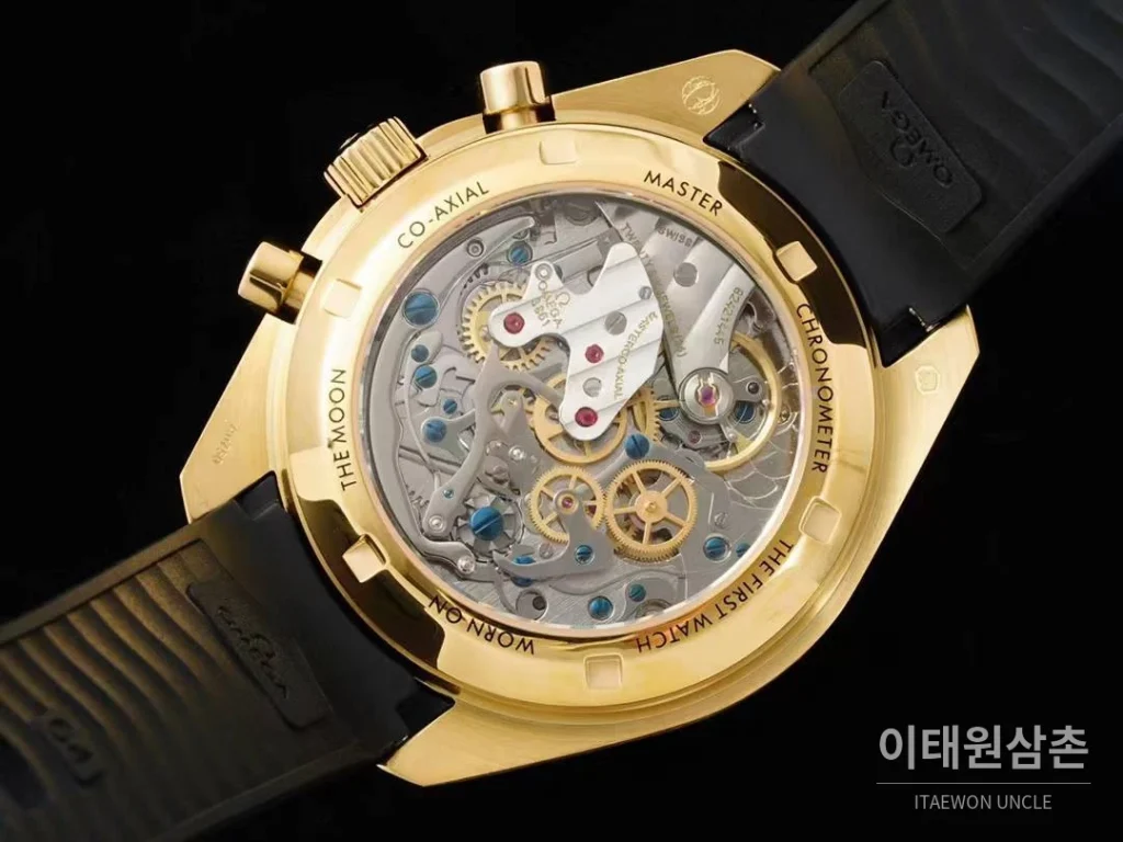 오메가 스피드마스터 문워치 그린 골드 크로노그래프 오토매틱 42mm 그린 / 블랙 골드 블랙 러버 스트랩