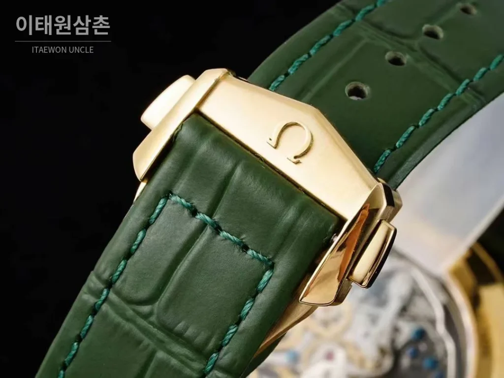 오메가 스피드마스터 문워치 그린 골드 크로노그래프 오토매틱 42mm 그린 / 블랙 골드 그린 가죽 스트랩