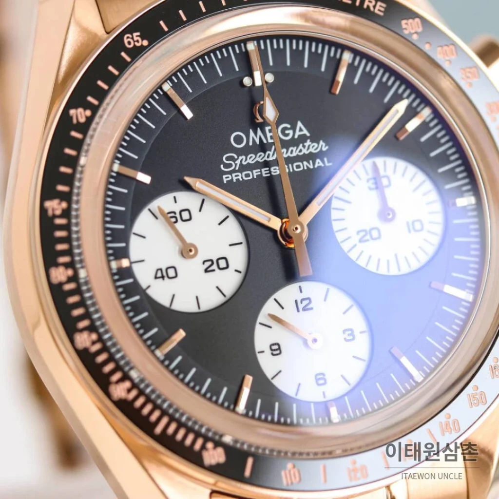 오메가 스피드마스터 문워치 리버스 팬더 크로노그래프 매뉴얼 42mm 블랙 다이얼 로즈골드 브레이슬릿