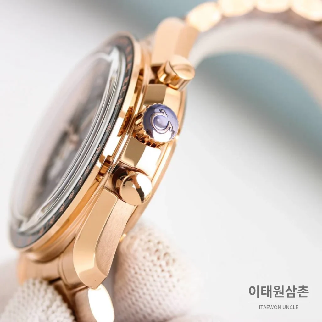 오메가 스피드마스터 문워치 리버스 팬더 크로노그래프 매뉴얼 42mm 블랙 다이얼 로즈골드 브레이슬릿