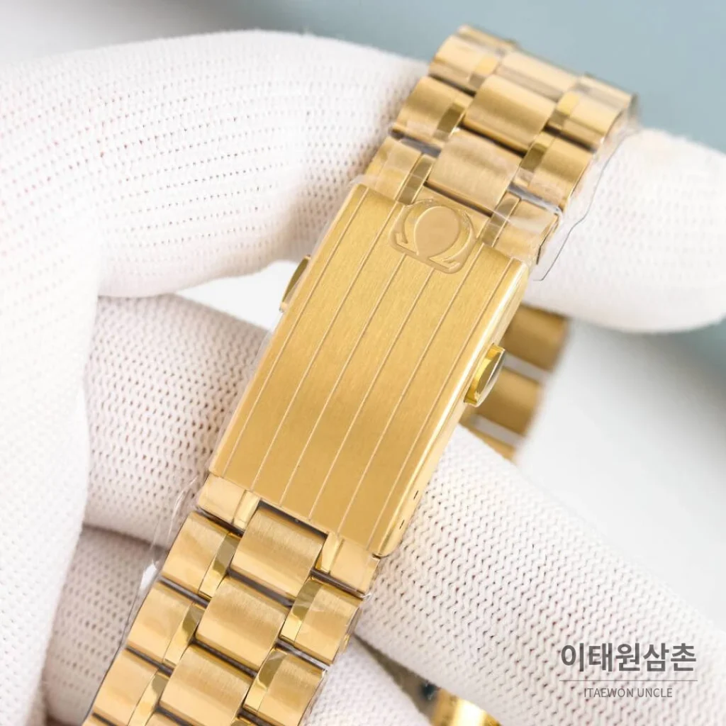 오메가 스피드마스터 문워치 리버스 팬더 크로노그래프 매뉴얼 42mm 블랙 다이얼 골드 브레이슬릿
