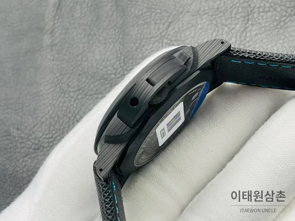 파네라이 루미노르 PAM01661 카본 샌드위치다이얼 블루야광 오토매틱 44mm