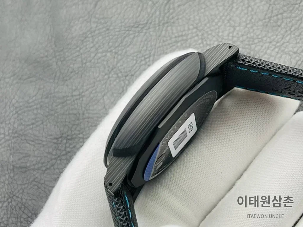 파네라이 루미노르 PAM01661 카본 샌드위치다이얼 블루야광 오토매틱 44mm