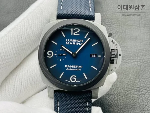 파네라이 루미노르 PAM1663 카본 스모크블루다이얼 오토매틱 44mm 파네라이 루미노르 PAM1663 카본 스모크블루다이얼 오토매틱 44mm 네이비 러버 스트랩