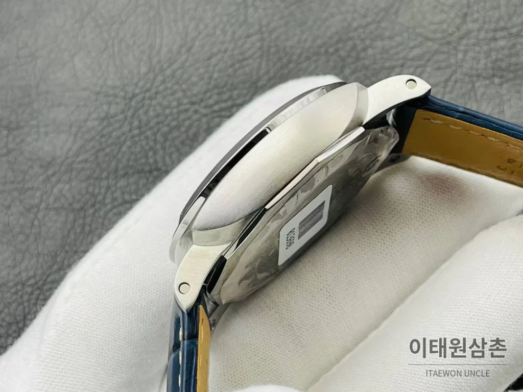 파네라이 루미노르 PAM1663 카본 스모크블루다이얼 오토매틱 44mm 네이비 가죽 스트랩