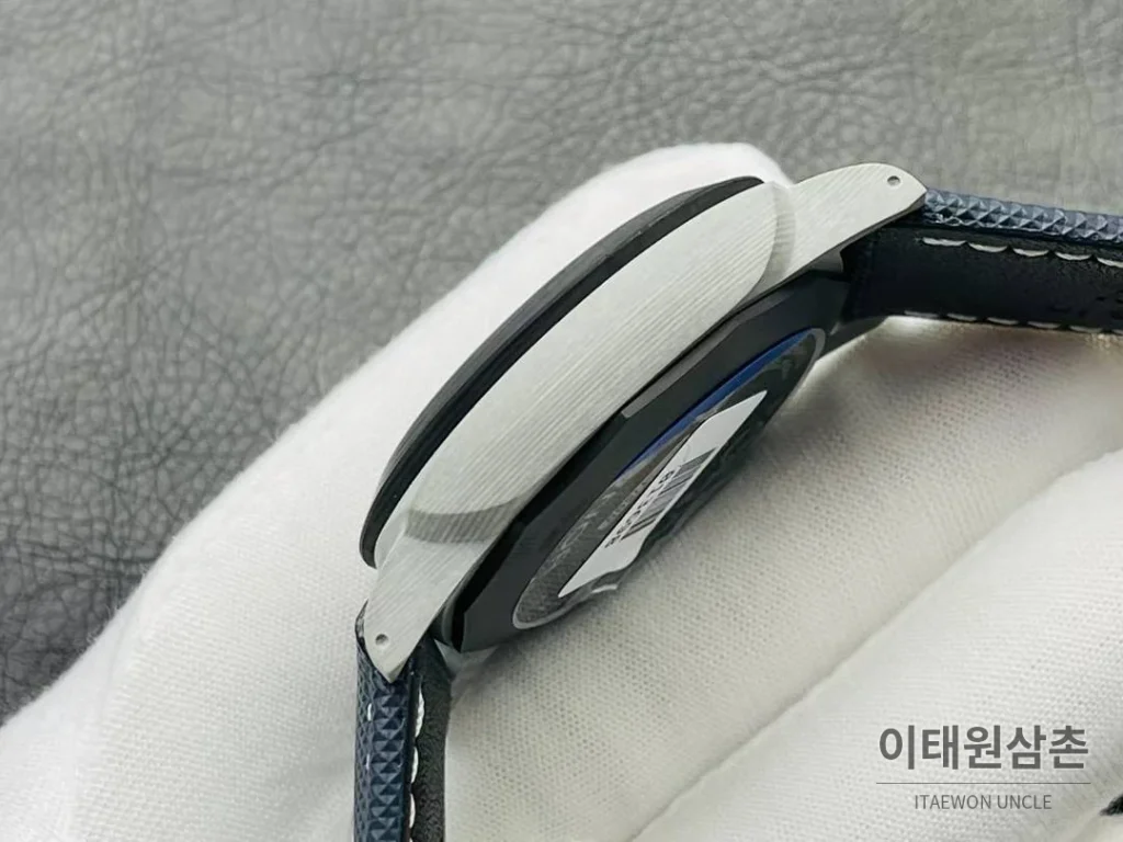 파네라이 루미노르 PAM1663 카본 스모크블루다이얼 오토매틱 44mm 네이비 러버 스트랩