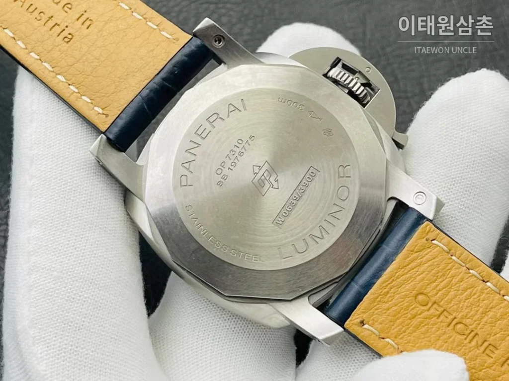 파네라이 루미노르 PAM1663 카본 스모크블루다이얼 오토매틱 44mm 네이비 가죽 스트랩