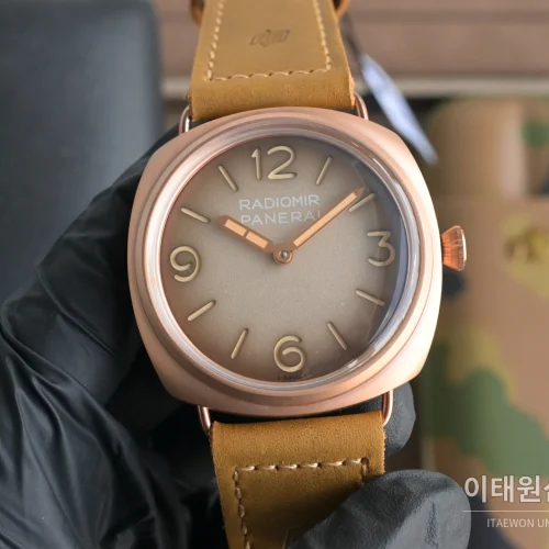 파네라이 루미노르 스틸 샌드위치 다이얼 수동 메커니컬 44mm 블랙 브라운 가죽 스트랩 (2) 파네라이 루미노르 스틸 샌드위치 다이얼 수동 메커니컬 44mm 블랙 브라운 가죽 스트랩 (2)