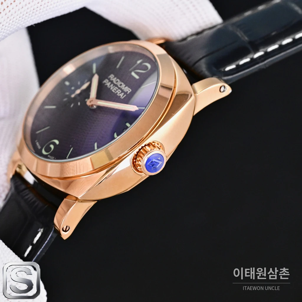 파네라이 라디오미르 1940 316L 로즈골드 카프스킨 오토매틱 44mm 로즈골드 톤 블랙 가죽 스트랩