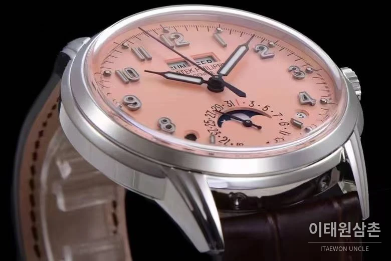 파텍필립 5320G 퍼페추얼 캘린더 문페이즈 크림 다이얼 오토매틱 40mm 크림 / 브라운