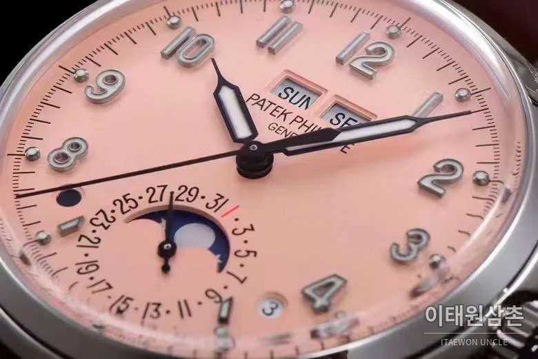 파텍필립 5320G 퍼페추얼 캘린더 문페이즈 크림 다이얼 오토매틱 40mm 크림 / 브라운