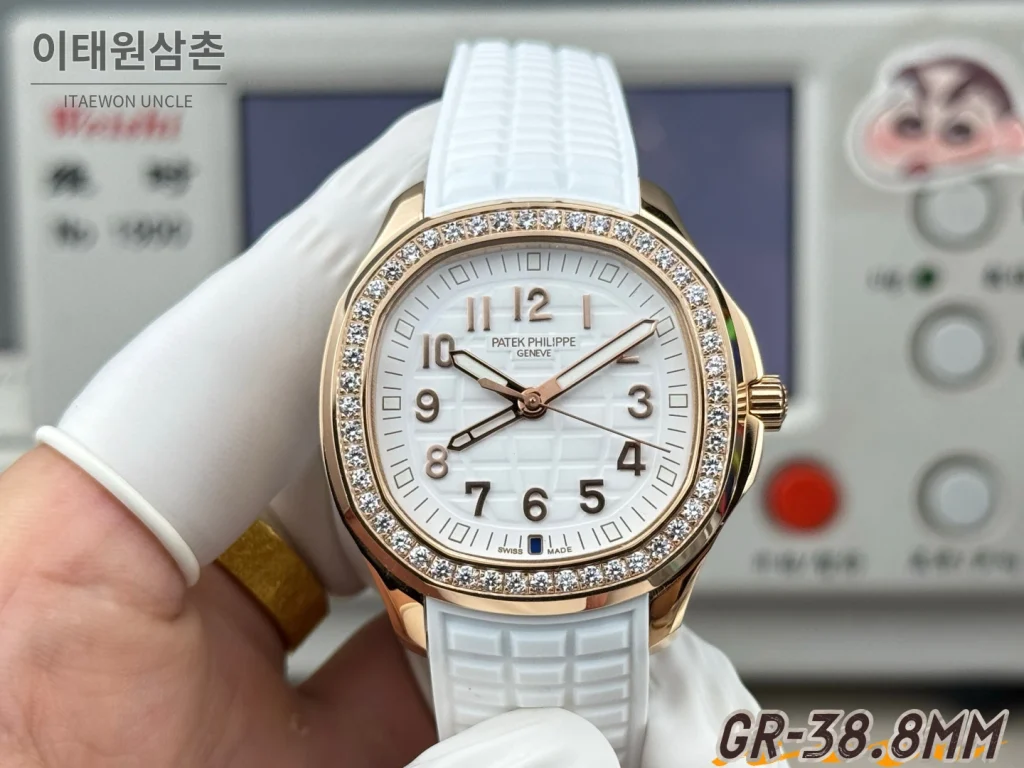 파텍필립 아쿠아넛 오토매틱 38.8mm 야광 효과
