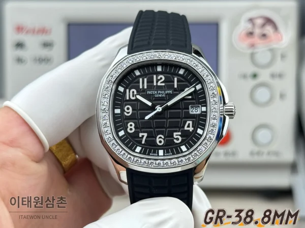 파텍필립 아쿠아넛 오토매틱 38.8mm 블랙 파텍필립 아쿠아넛 오토매틱 38.8mm 블랙